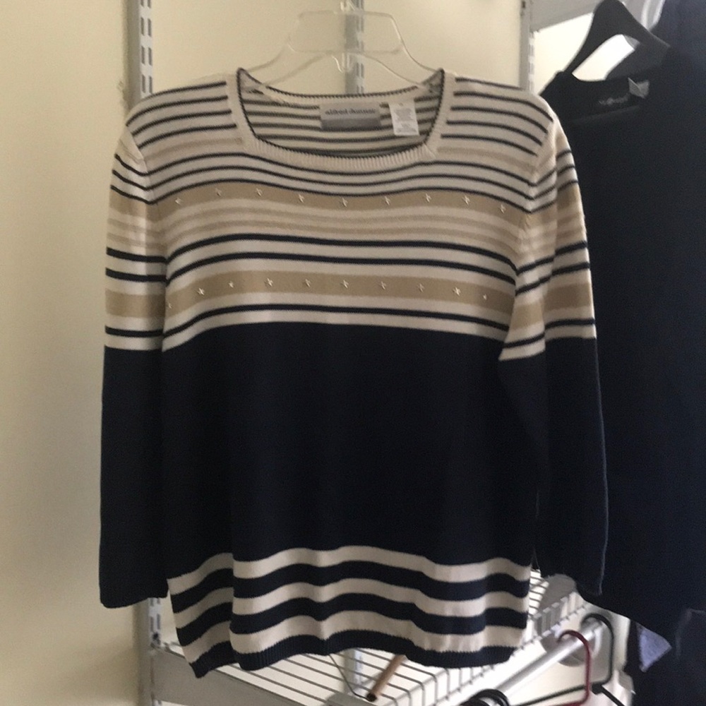 Lady’s sweater